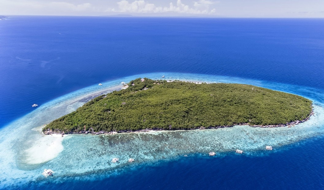 苏米龙岛潜水目的地景观